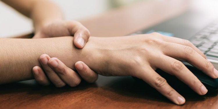 Halk Arasında Eklem Kireçlenmesi Olarak Bilinen Osteoartrit, Kadınları Daha Çok Etkiliyor